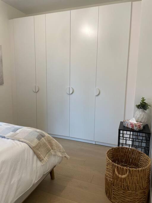 Modern Apartment Close To The Beach With Parking Toronto Luaran gambar