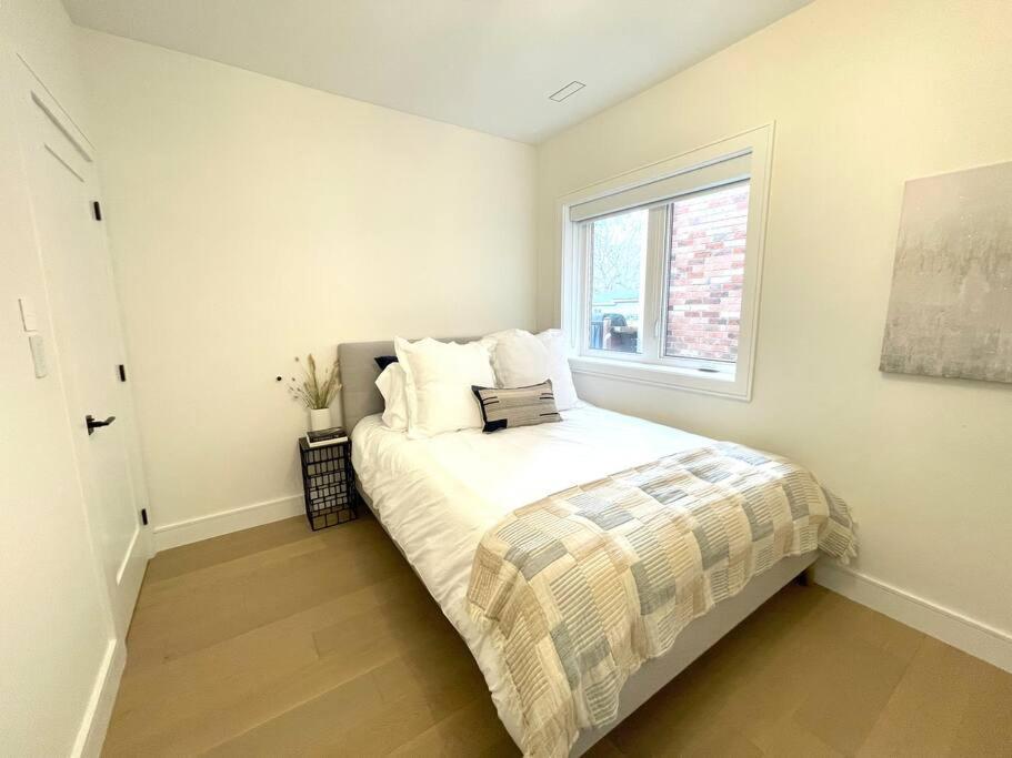 Modern Apartment Close To The Beach With Parking Toronto Luaran gambar
