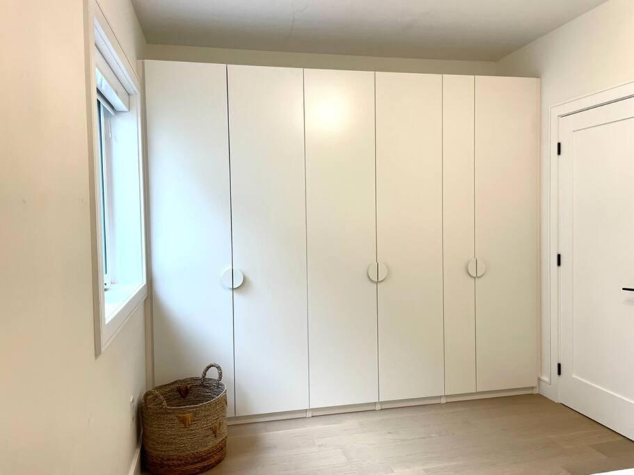 Modern Apartment Close To The Beach With Parking Toronto Luaran gambar