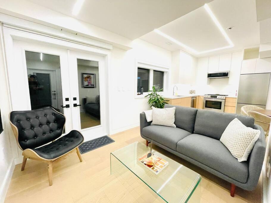 Modern Apartment Close To The Beach With Parking Toronto Luaran gambar