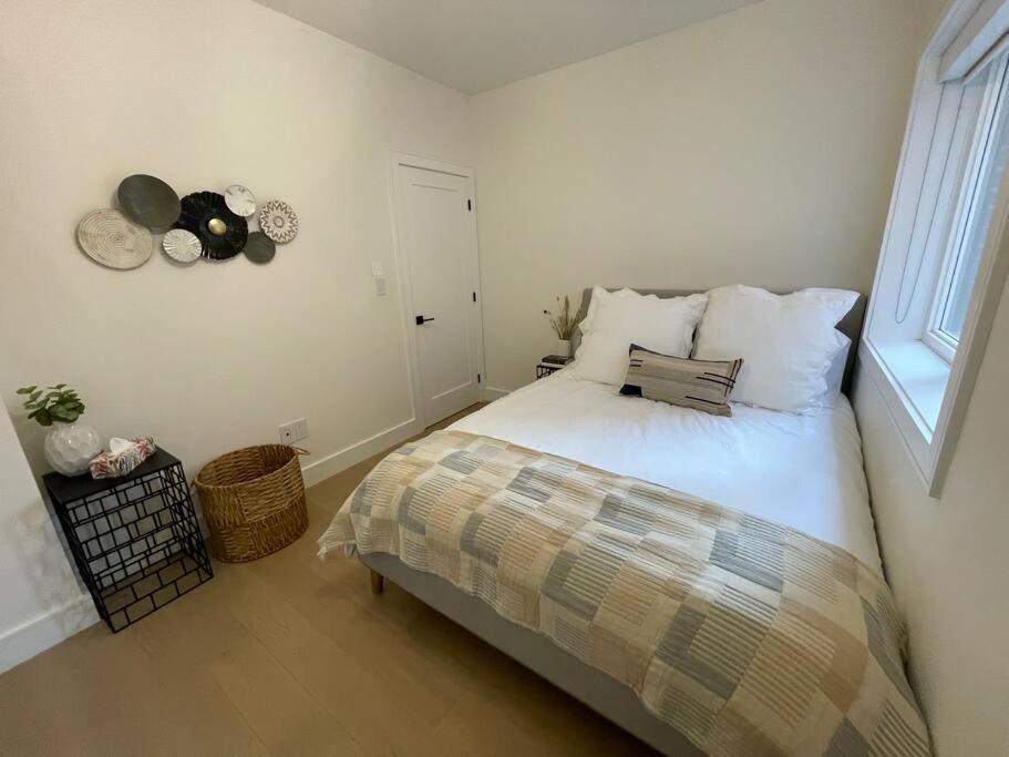 Modern Apartment Close To The Beach With Parking Toronto Luaran gambar