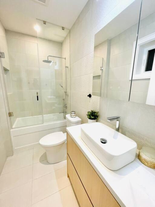 Modern Apartment Close To The Beach With Parking Toronto Luaran gambar