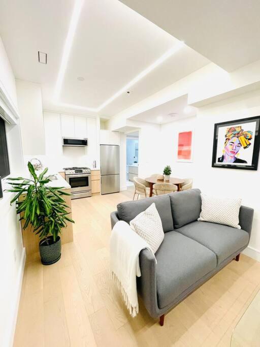 Modern Apartment Close To The Beach With Parking Toronto Luaran gambar