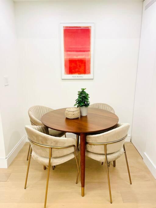 Modern Apartment Close To The Beach With Parking Toronto Luaran gambar