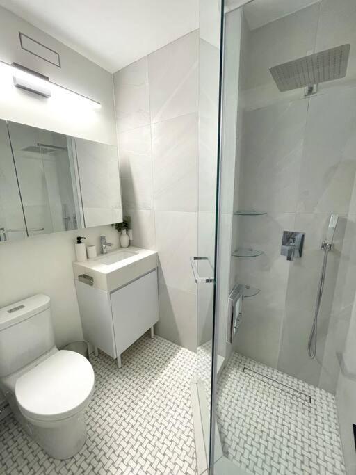 Modern Apartment Close To The Beach With Parking Toronto Luaran gambar